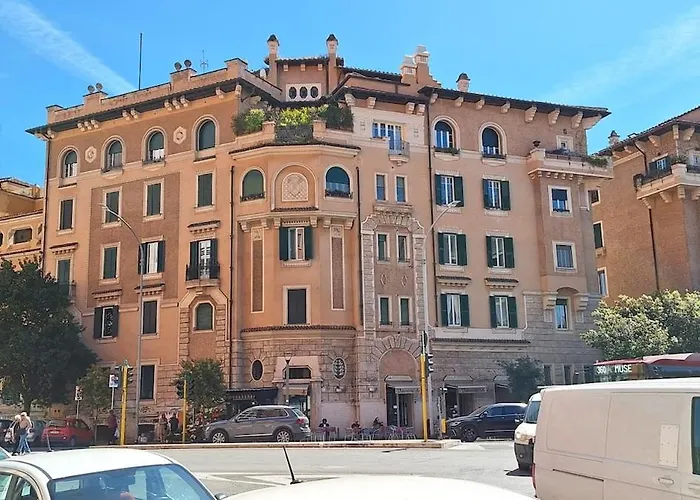 Wonderful Garden At Colosseo Apartment