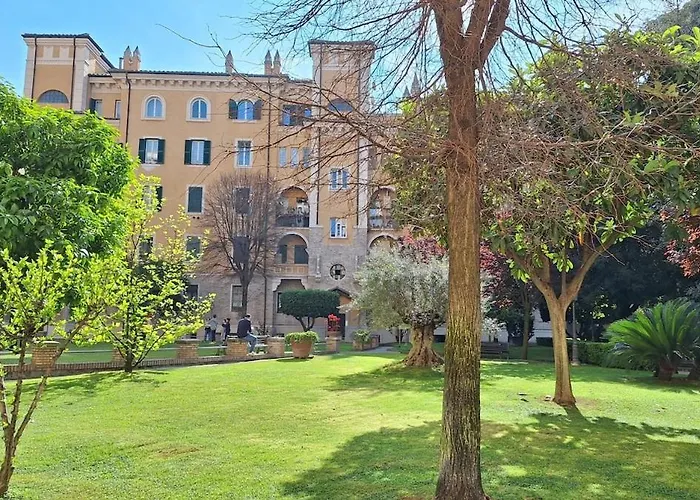 Apartment Wonderful Garden At Colosseo *